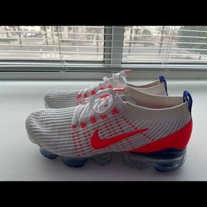 Blue & crimson Vapor Max